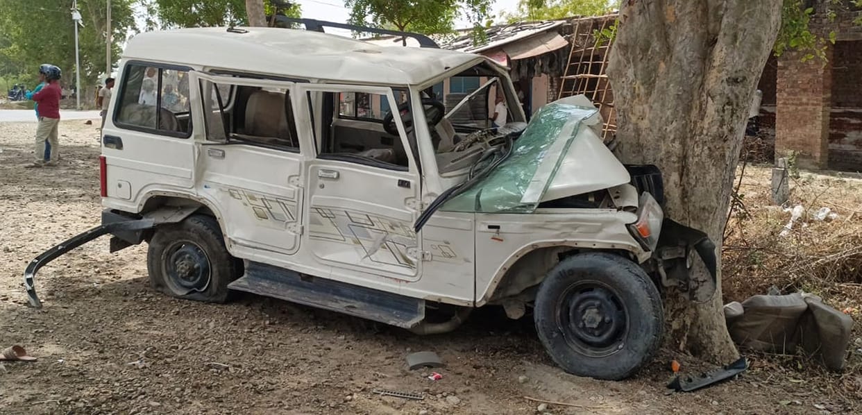 Five killed in collision between Bolero and Bullet