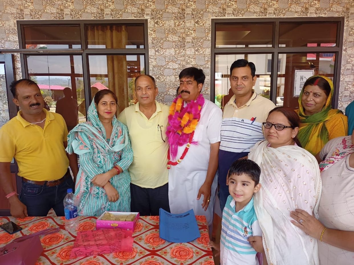 Teachers union unit Una honored the newly elected MLA
