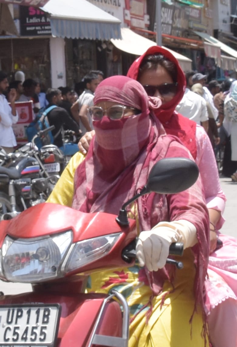 The mercury again reached 42, people again troubled by the sun and heat