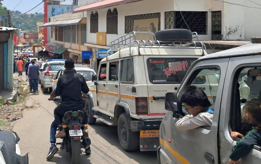 Jam in post office line due to wedding procession