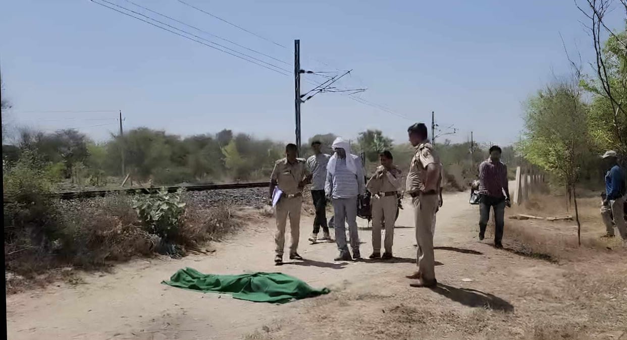 Girl's body found near Jamalpur Shekhan railway track, suspicion of murder