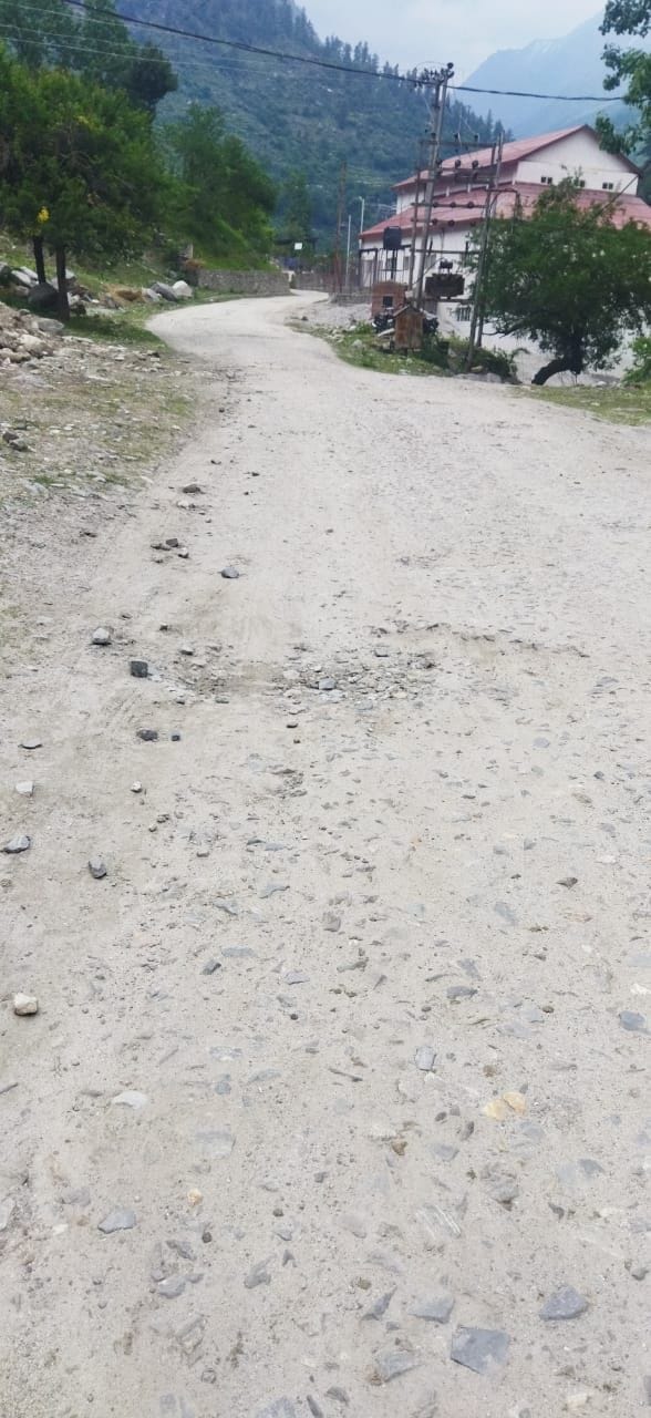 Demand for tarring and metalling on Kafnu-Yangpa-Kraba road
