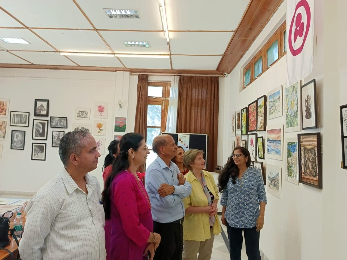 Painter Sumitra held an exhibition of her paintings