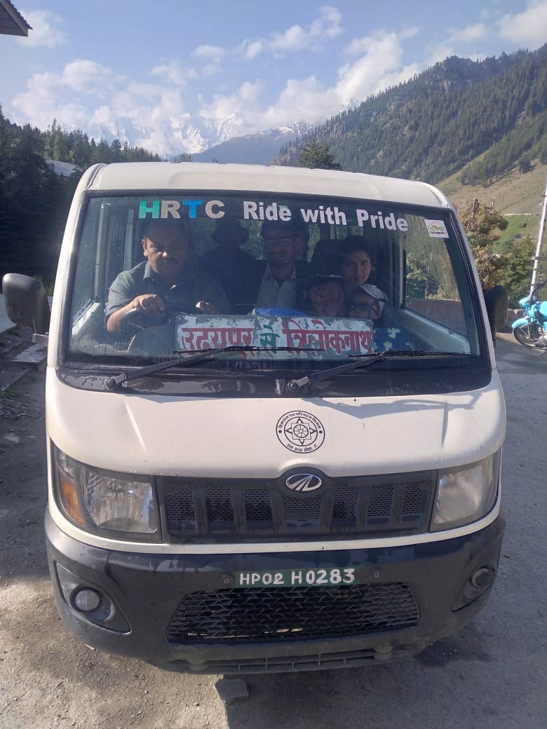 Electric van service started from Udaipur to Triloknath