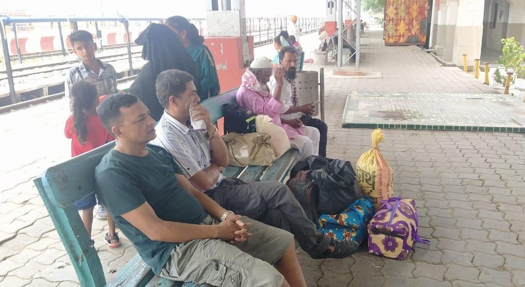 People are not getting confirmed tickets, there is fighting even in Tatkal