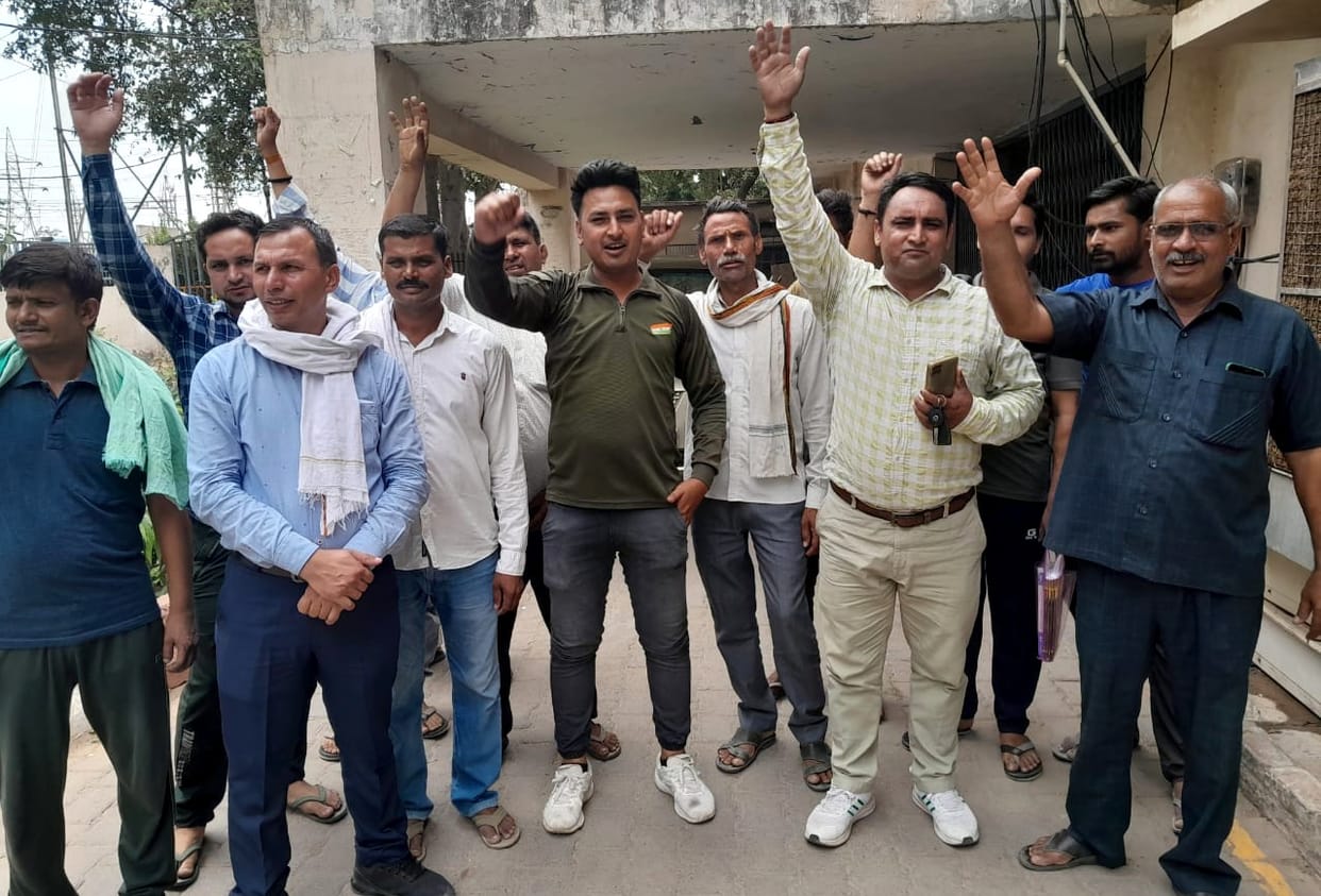 Protest against power cut, warning of siege