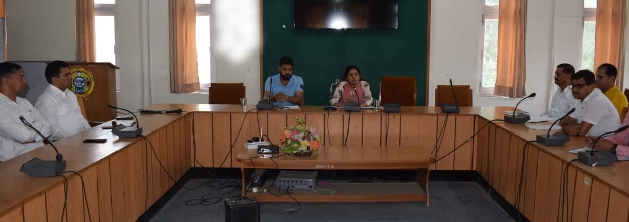 Municipal Corporation should install warning boards on the banks of Newgal ravine: Netra