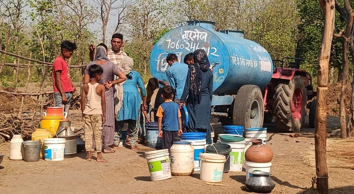 Water sources are dry, residents of forest village Sodhinagar yearn for every drop of water