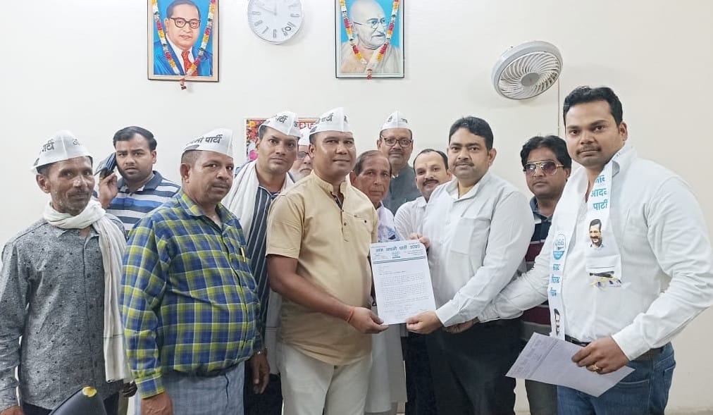 Protest against leakage of NEET question paper, memorandum submitted