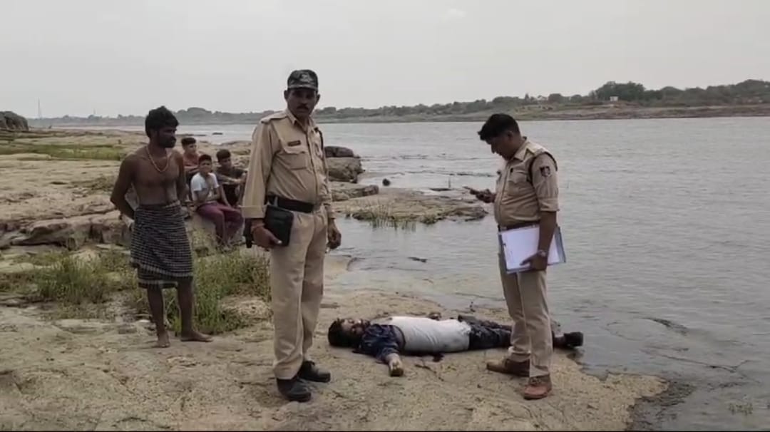A young man committed suicide by jumping from the bridge of Narmada river