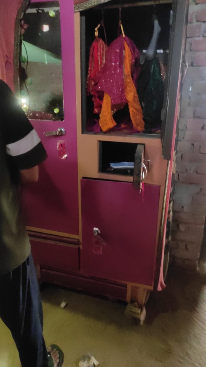 Thieves broke into the house and stole cash and jewelry