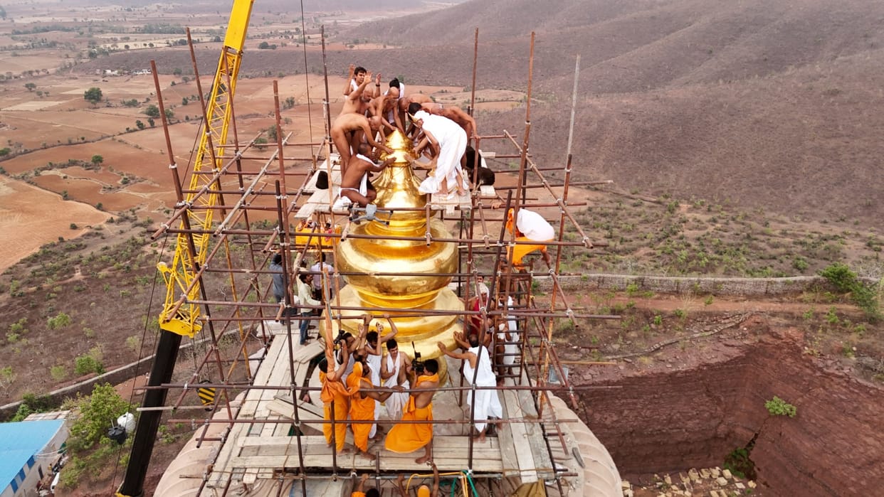 10 kg gold urn was offered to the world's tallest Jain temple built in Kundalpur