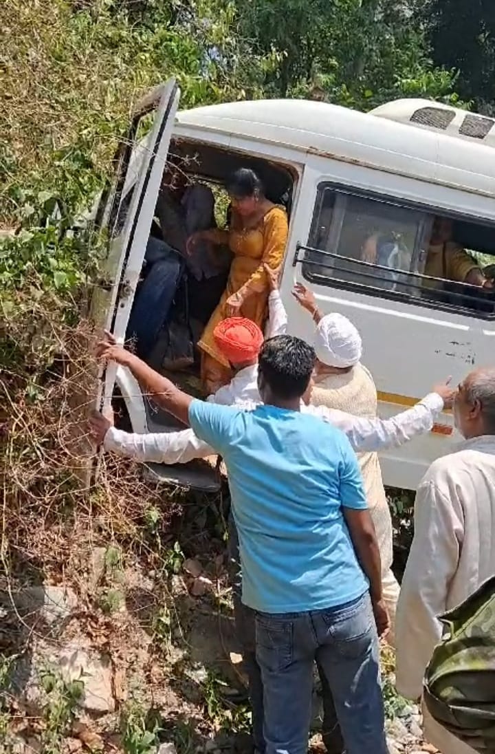 Brake failure of vehicle of Sikh devotees