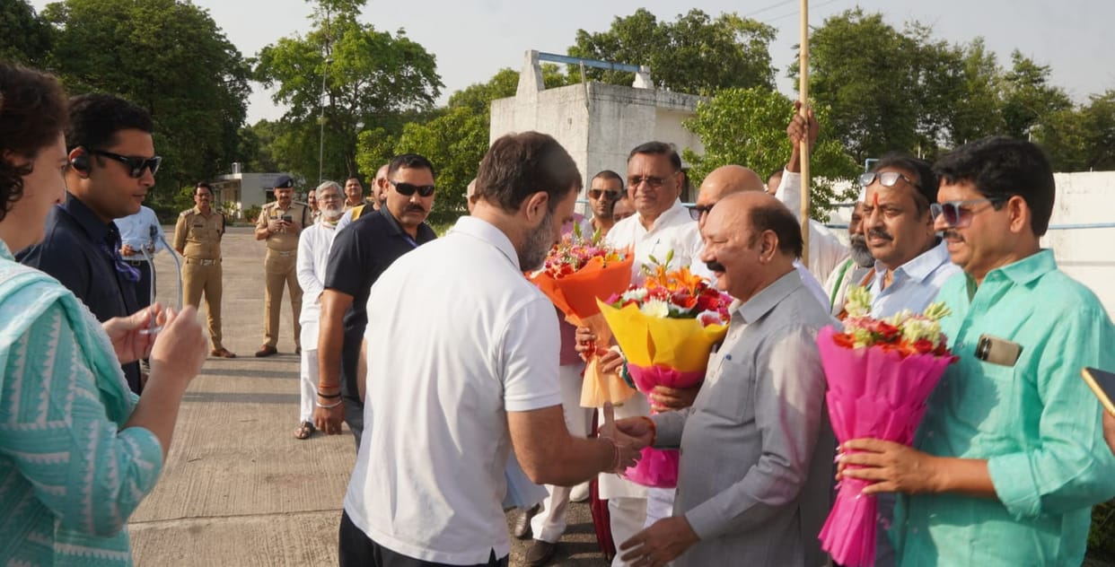 Drums played and flowers showered to welcome Rahul, Priyanka and Kishori.