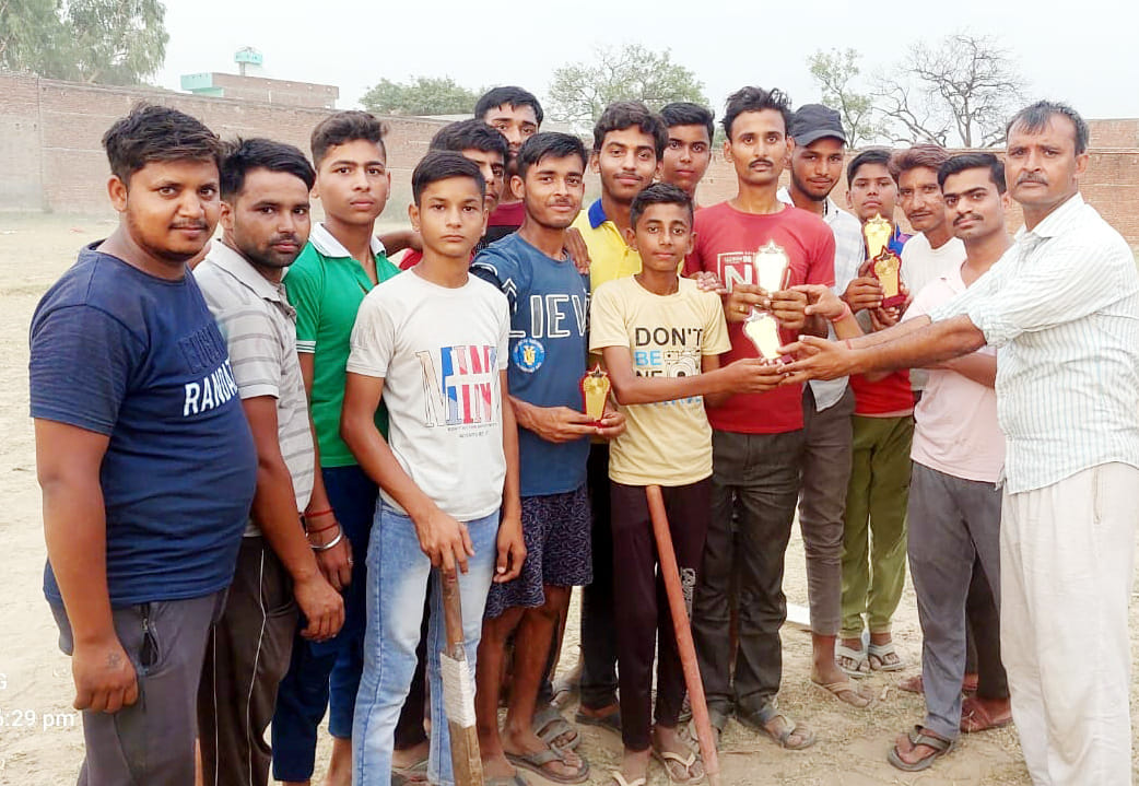 Sirtaul Super Kings team won the tournament trophy by four wickets