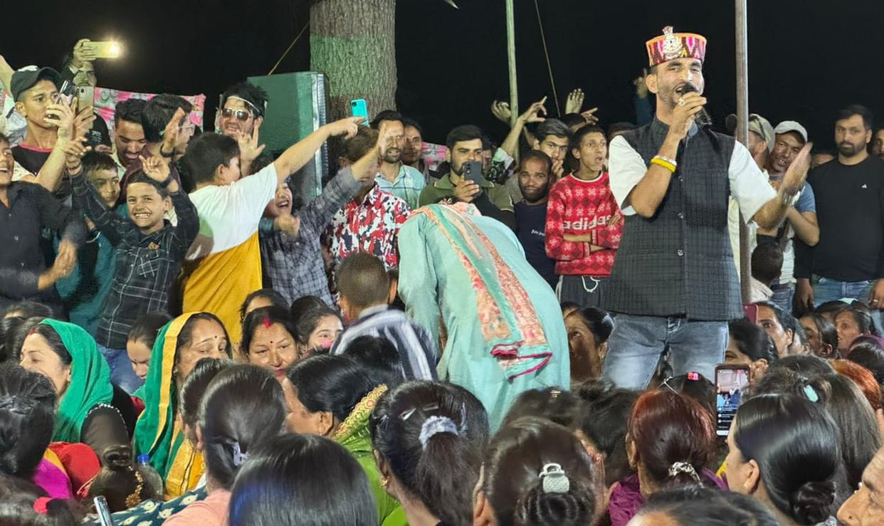 Siya-Siya were astonished and people danced at Lana O Raja Ram Chanda.