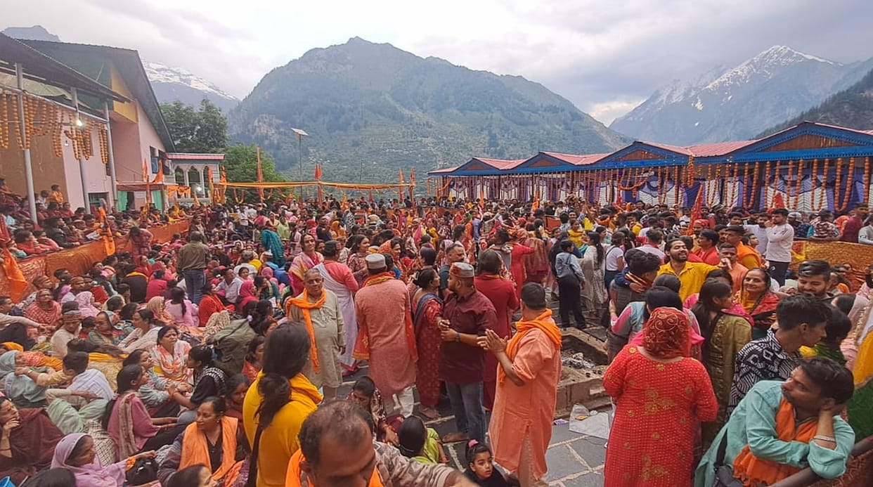 4500 devotees reached the court of Mindhal Mata in 250 vehicles.