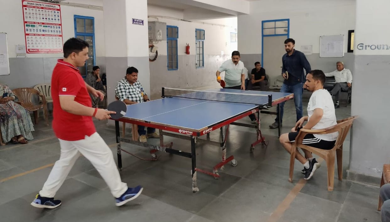 Principal Dr. Vidyasagar Sharma, Professor Pankaj won the title.