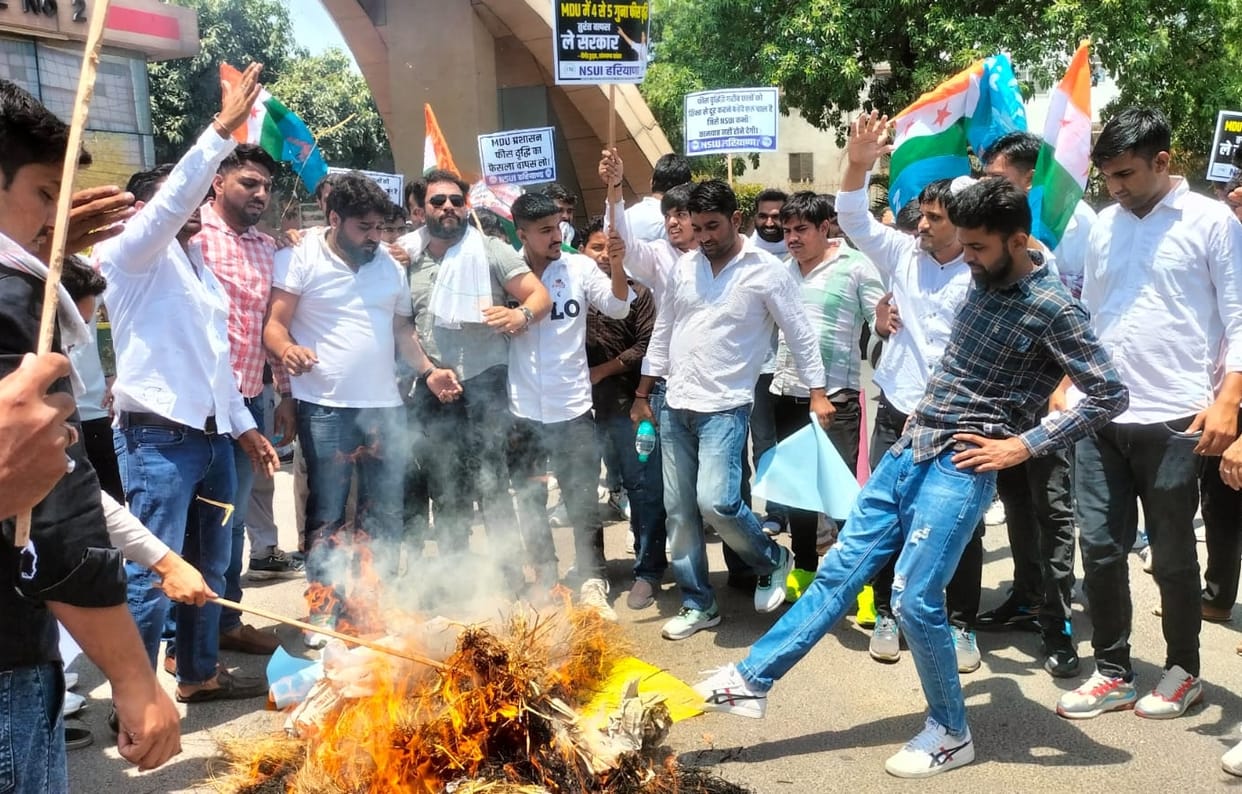 Student organizations burnt effigy in protest against fee increase