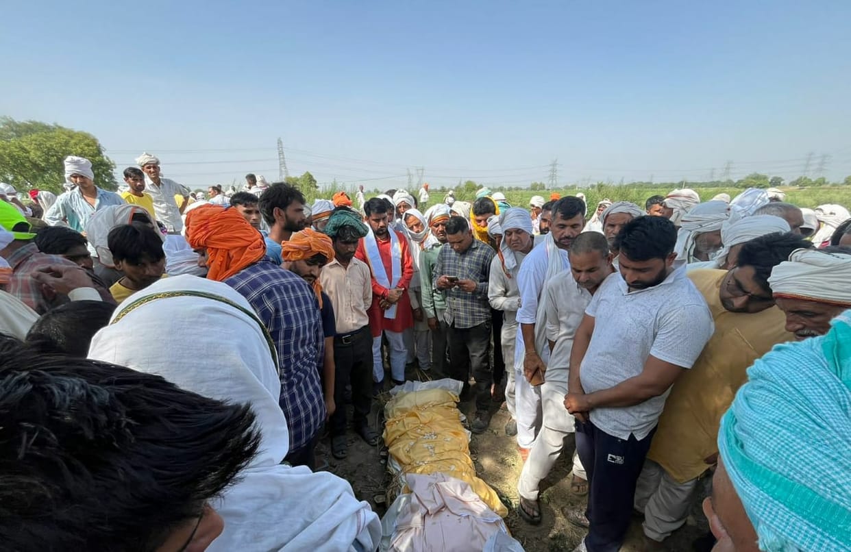The last rites of the headman's husband were performed in the presence of police