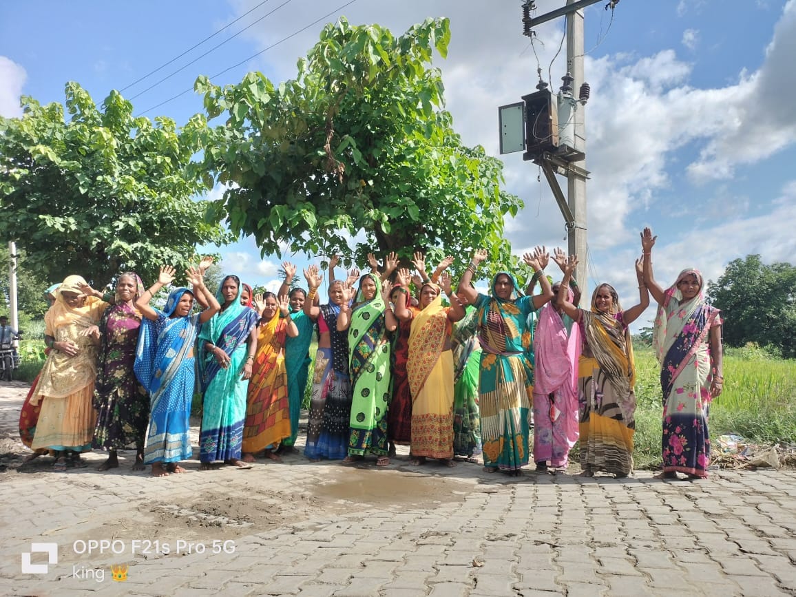 Women angry over low voltage demonstrated