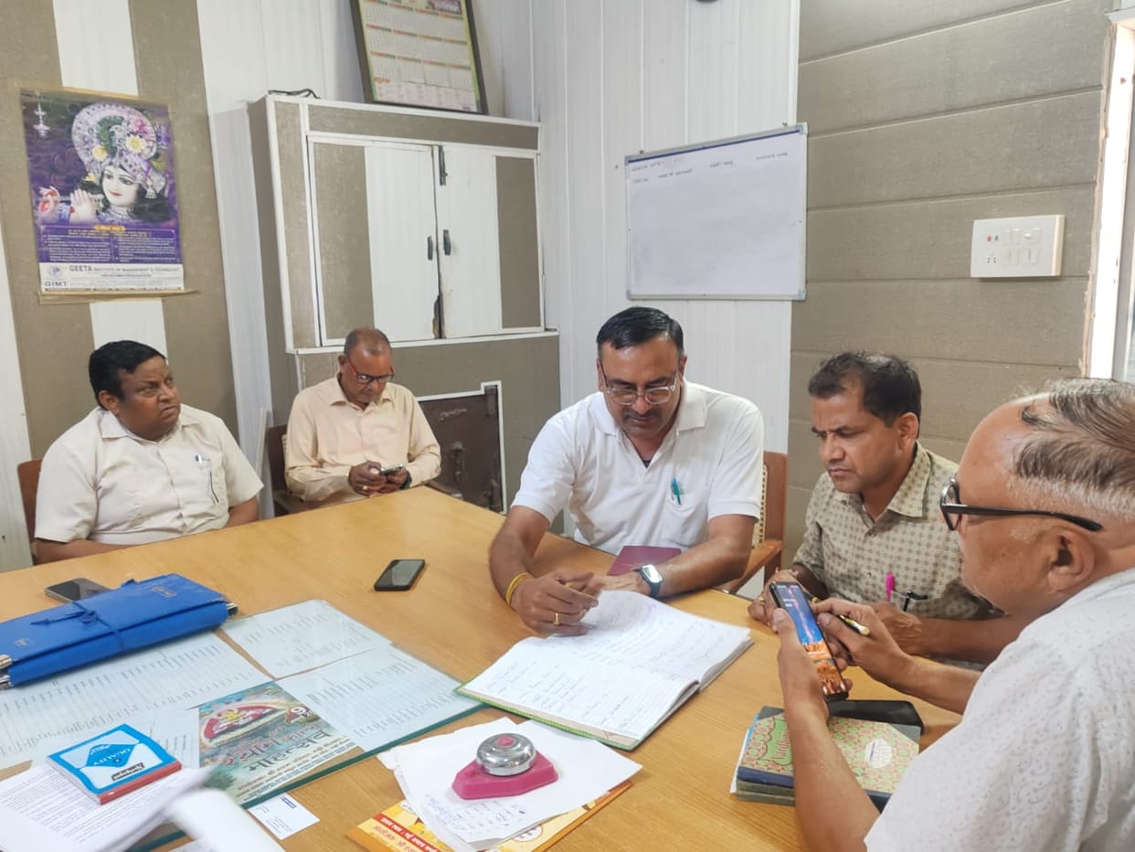CM Flying inspected the electricity corporation office