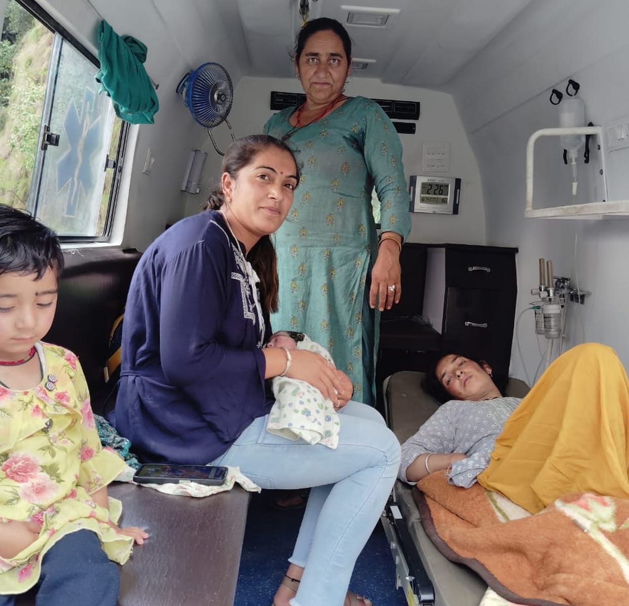 Delivery conducted in 108 ambulance, both mother and child healthy