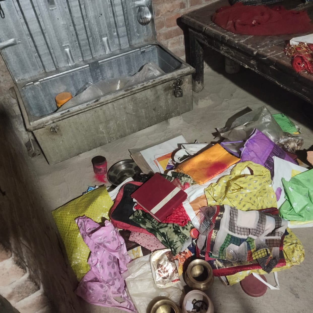 Theft again in Fardhan...jewelry and cash worth lakhs crossed