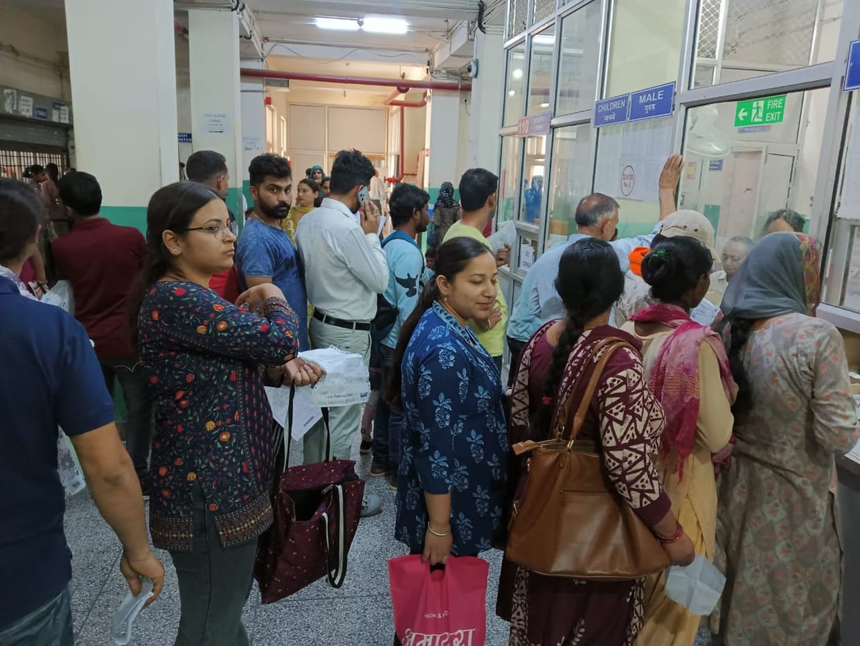 Skin patients are not getting free medicines in the medical college.