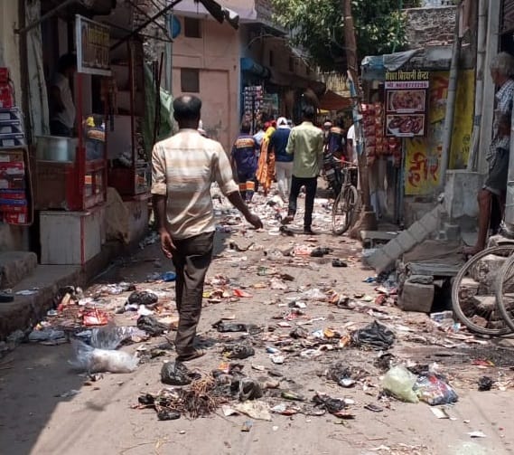Cleaning workers angry over not getting salary, spread garbage in the town