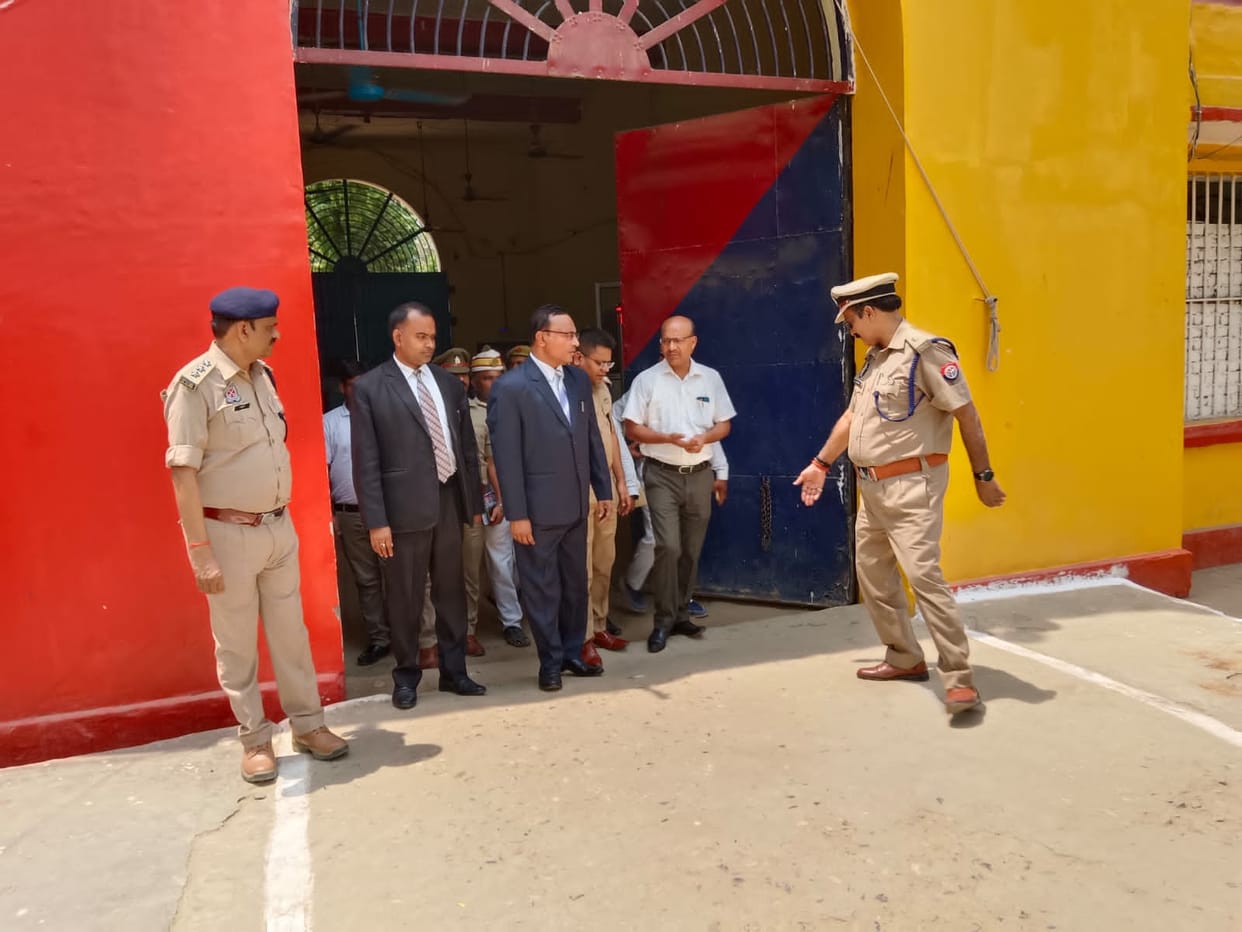Gave assurance of helping in bail of prisoners