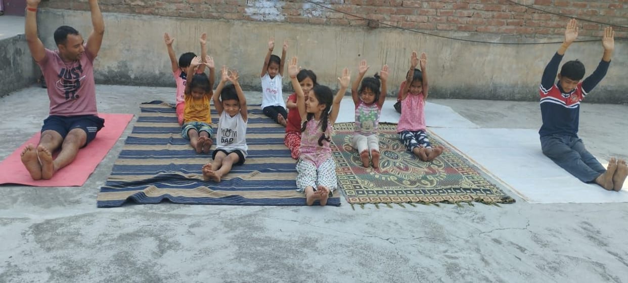People did yoga