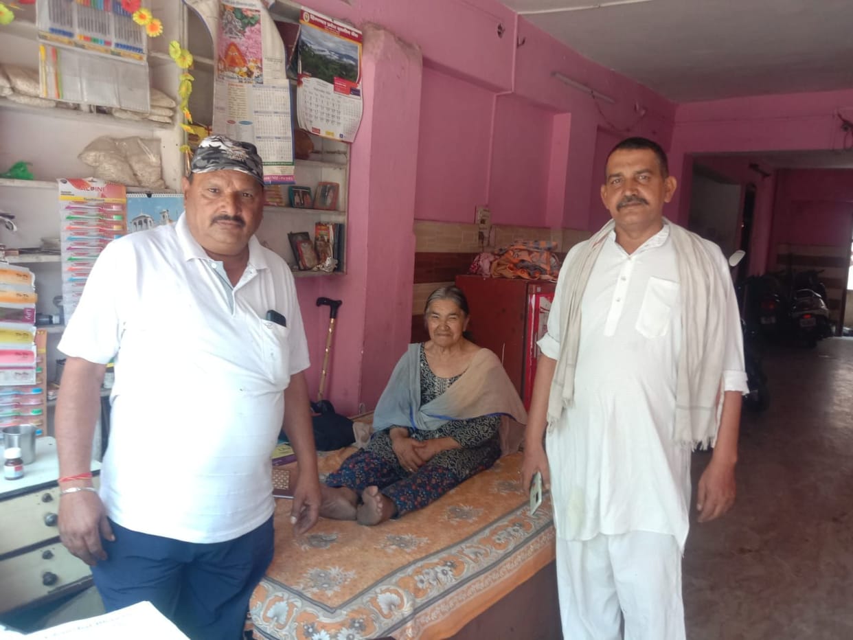 Four youths from Punjab stayed in Chintpurni's hotel, absconded with the mistress's mobile after leaving the room.