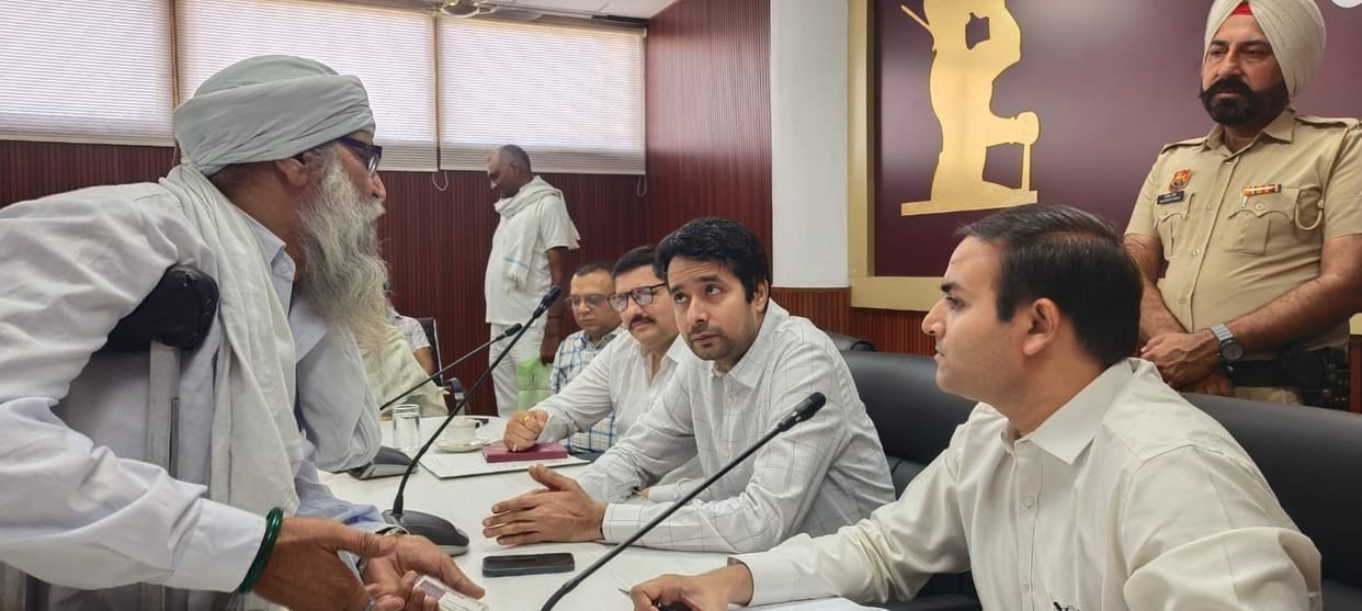 60 complaints reached Samadhan Camp, Deputy Commissioner ordered officials to resolve them