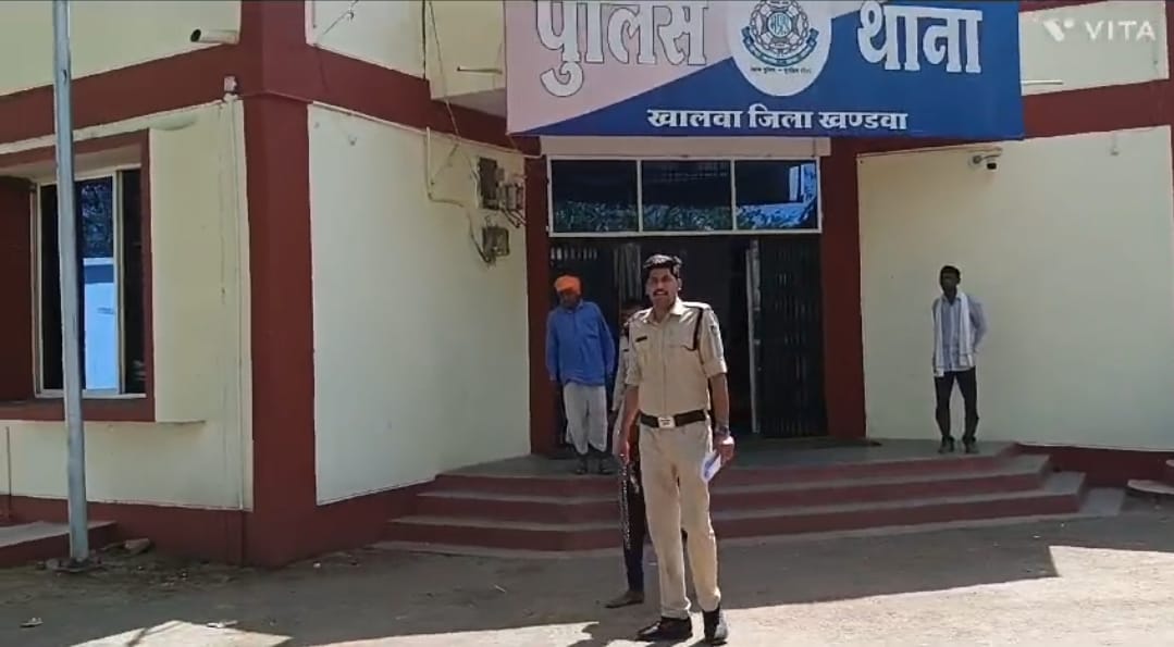 The criminal with a reward of ten thousand rupees on his head who had escaped after shooting