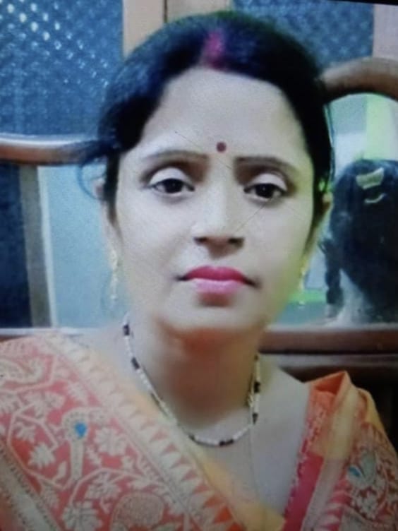 Shikshamitra, who was out on morning walk, was crushed by a trolley filled with mud, died.