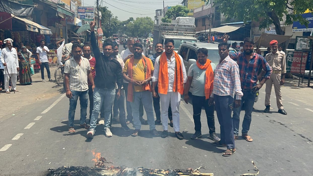 Hindu organizations burnt the effigy of terrorism