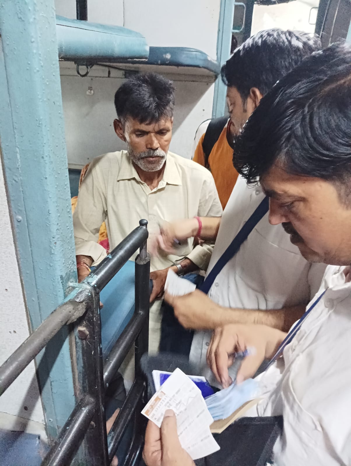 Fine amount of Rs 1,69,535 recovered from 386 persons traveling without ticket