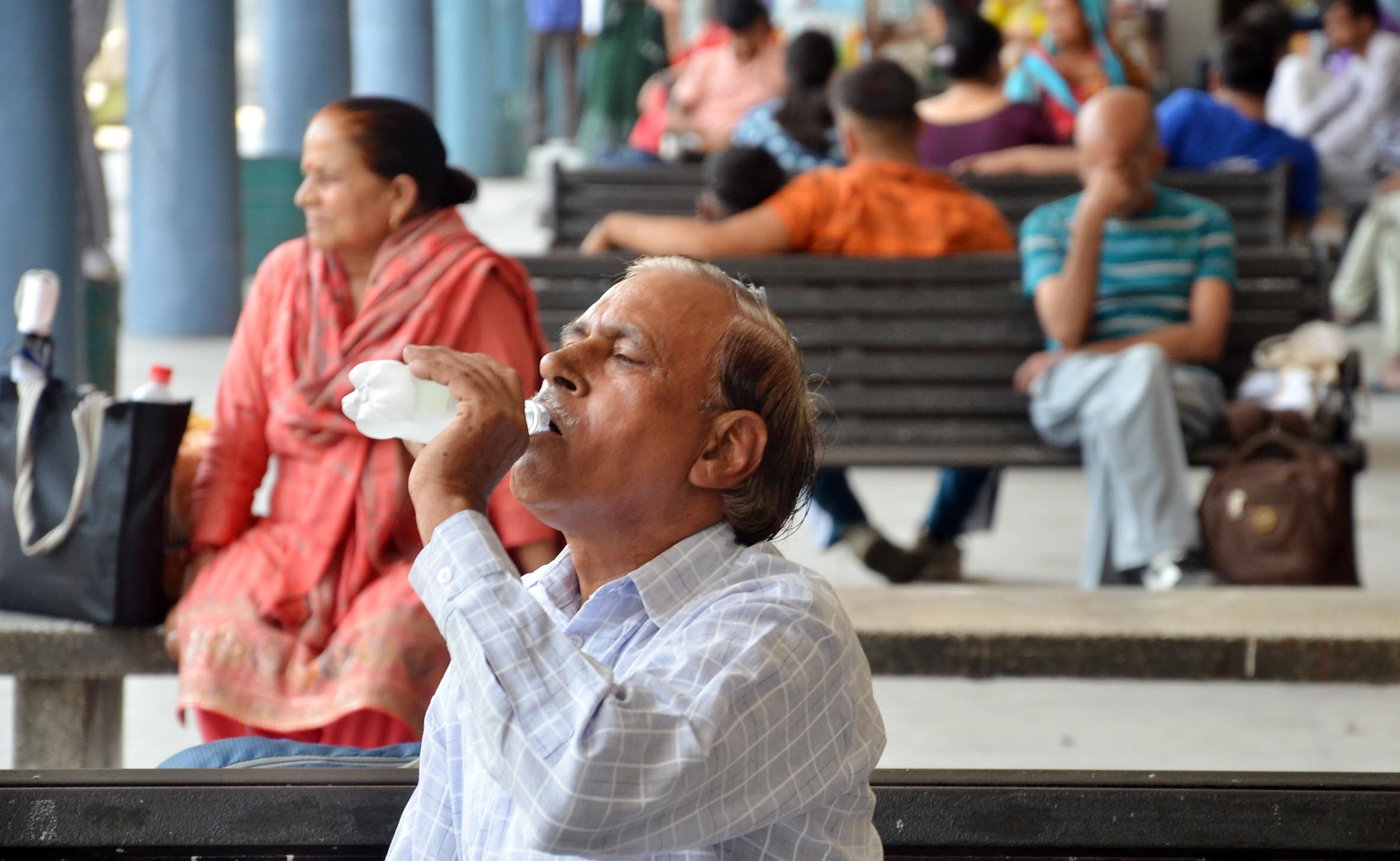 Temperature crosses 42 degrees, heat wave makes life miserable, people suffer from vomiting and diarrhea