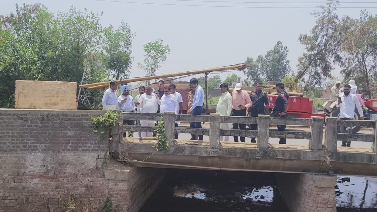 Minister of State Subhash Sudha and officials inspected the drainage sites.