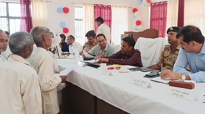 संपूर्ण समाधान दिवस : 201 शिकायतों में से महज 25 का ही निस्तारण Complete Solution Day: Out of 201 complaints, only 25 were resolved