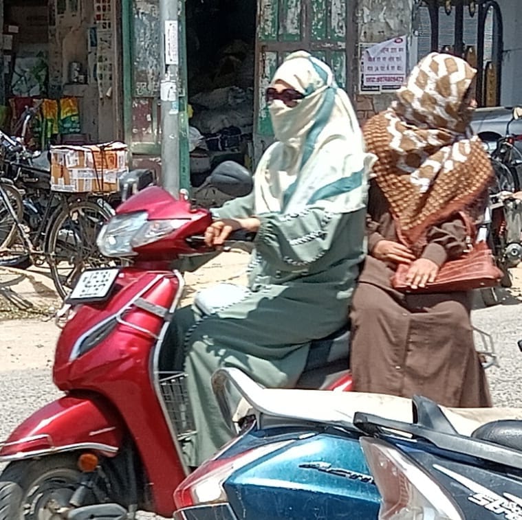 The day started with bright sunshine, the heat wave showed its ferocity in the afternoon