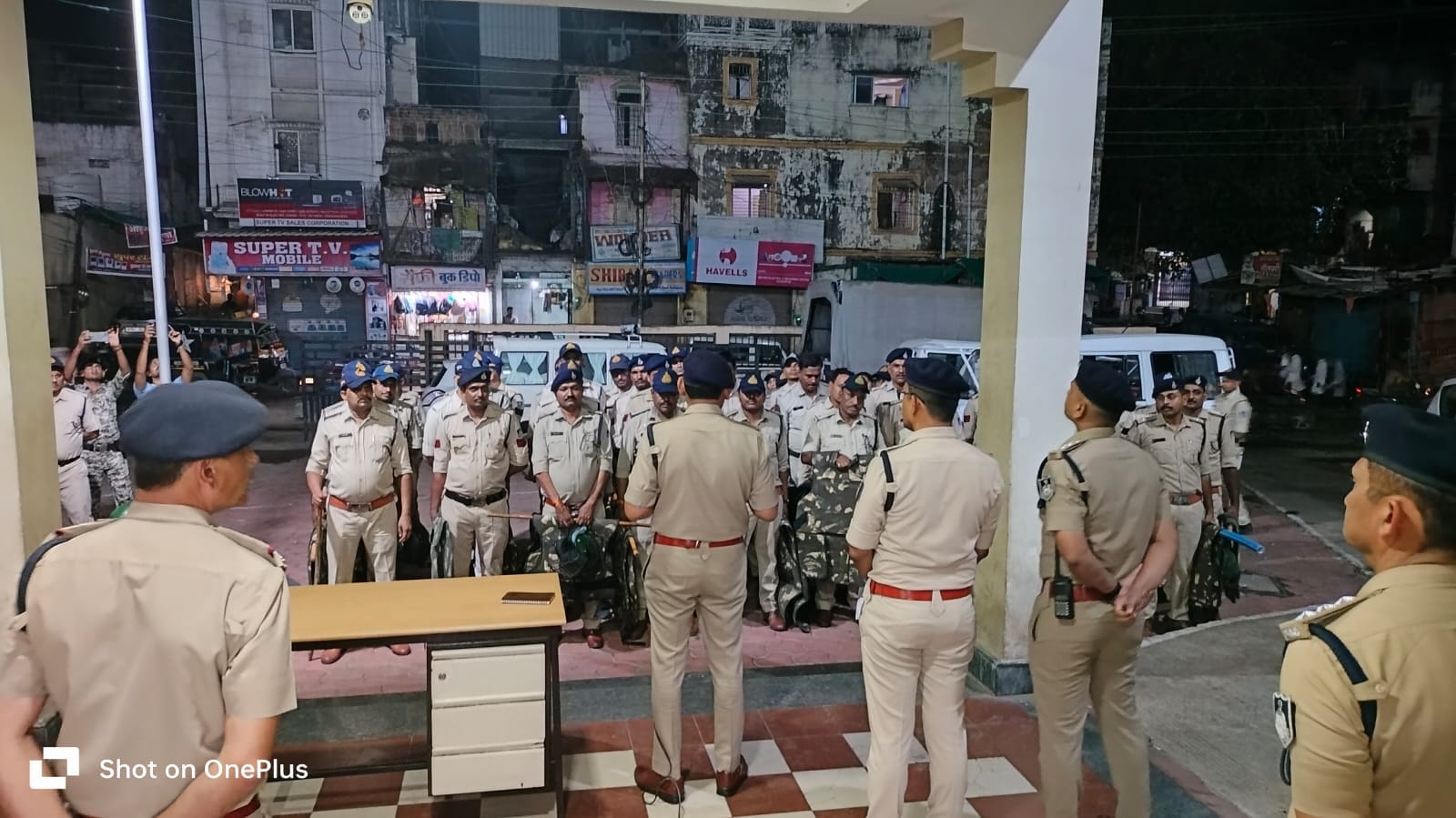 देर रात पुलिस ने चलाया नाइट कांबिंग गश्त ऑपरेशन