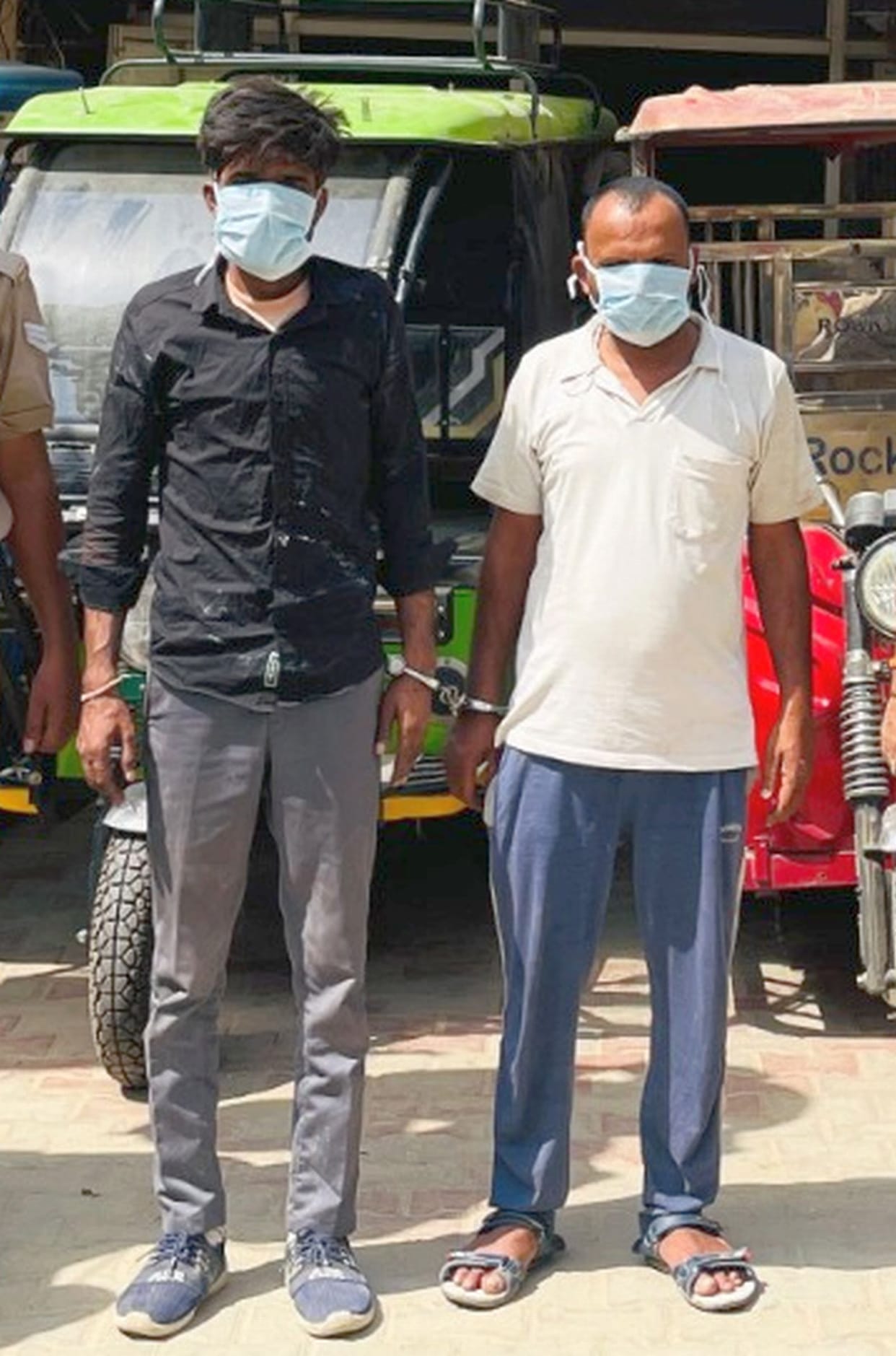 Used to rob e-rickshaws after intoxicating them, three arrested in encounter, one robber shot