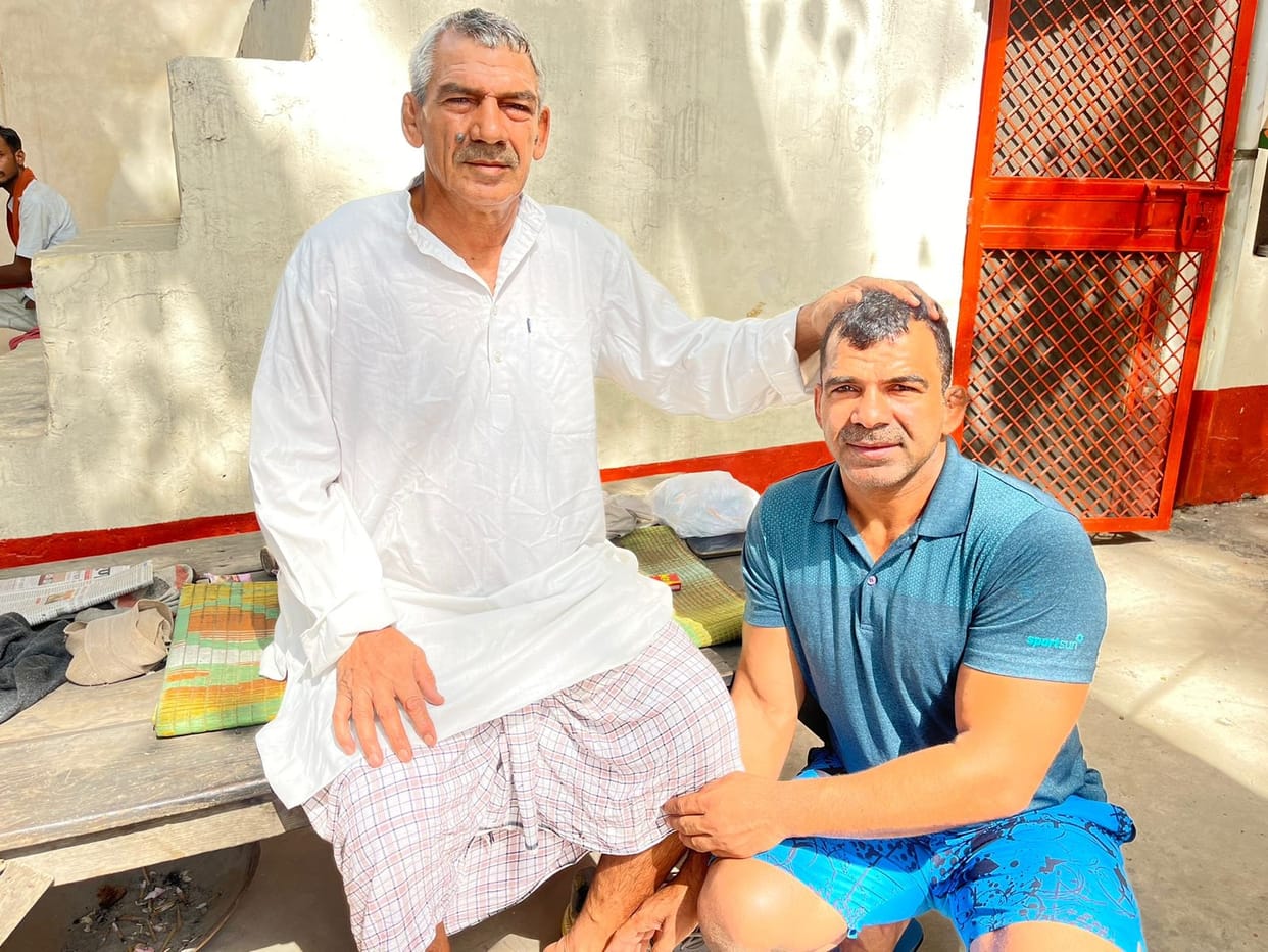 Father Ramkishan had left his job for his daughter Manu, and even today, the father finalises food for the dumb wrestler