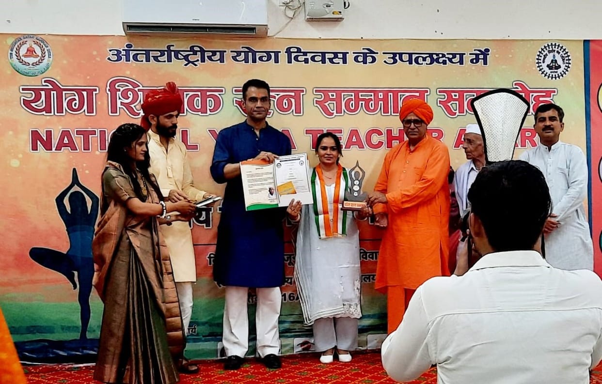 Priyanka Malik received National Yoga Ratna Teacher Award