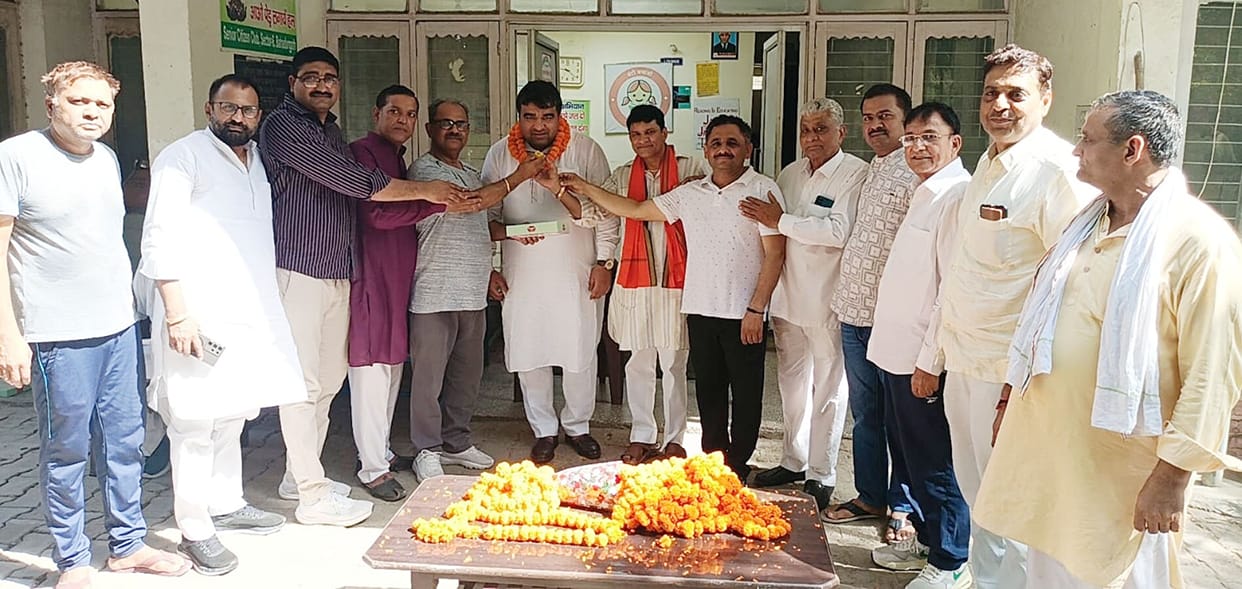 Rohit who won the election in England was welcomed in Sector-6
