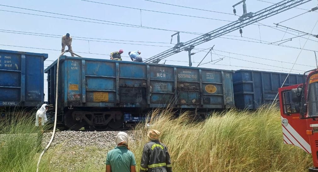 Fire broke out in a goods train loaded with coal; the driver was troubled for 12 kilometers.