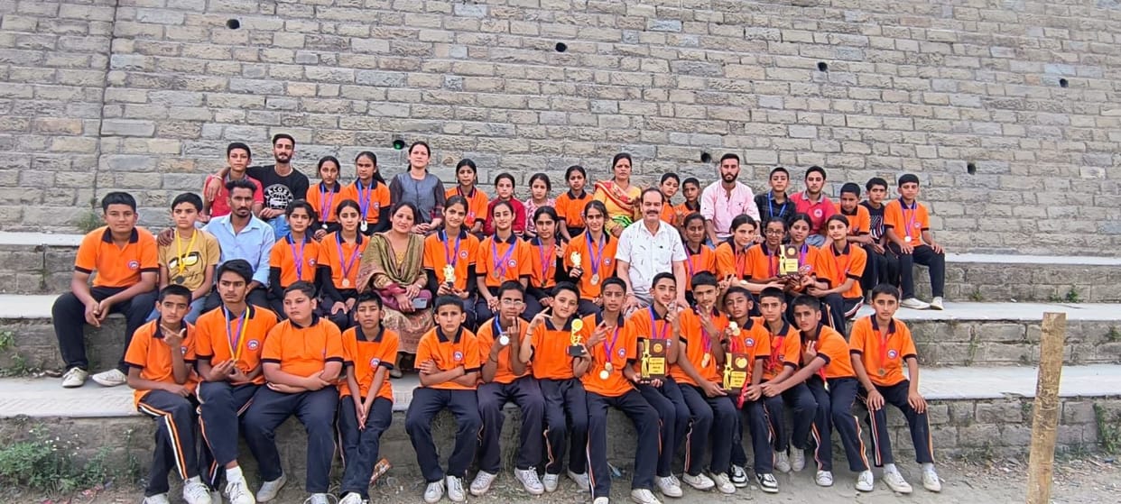 SVM Nithar players dominate in cluster level sports competition