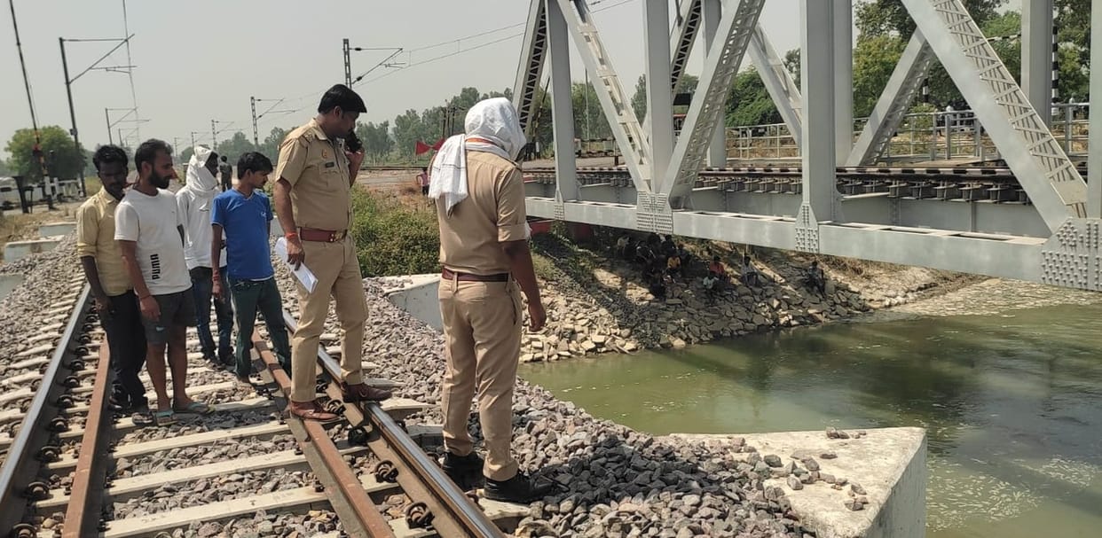 Young man falls into canal from train door, missing in water